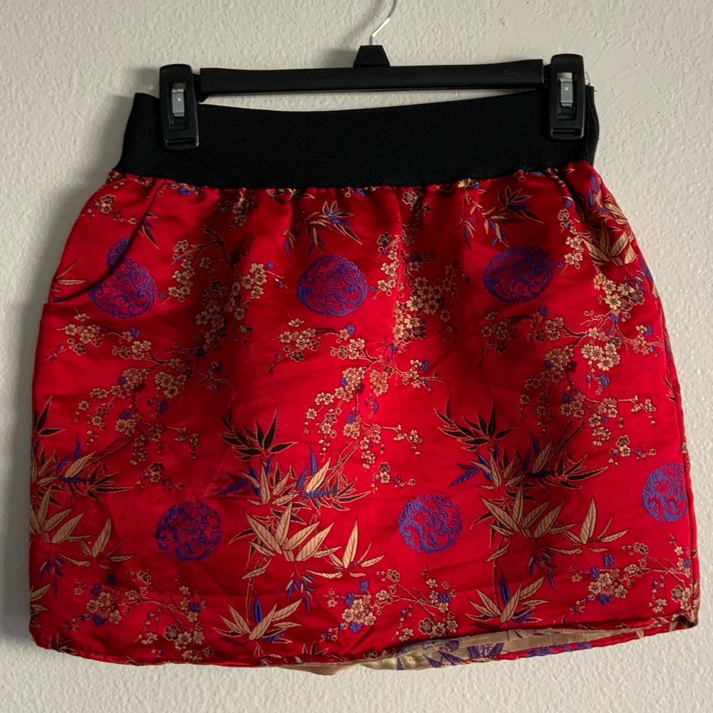 Red oriental mini skirt with pockets